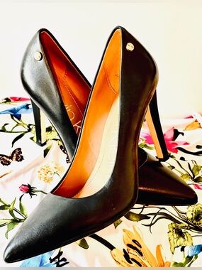 Calvin Klein Brady Classic Black Stiletto Pumps 4” Gorgeous Signature Heels Sz 8